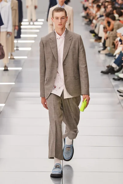 Look 25